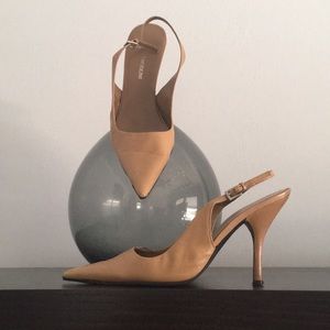7.5 Enzo Angiolini sling back pumps